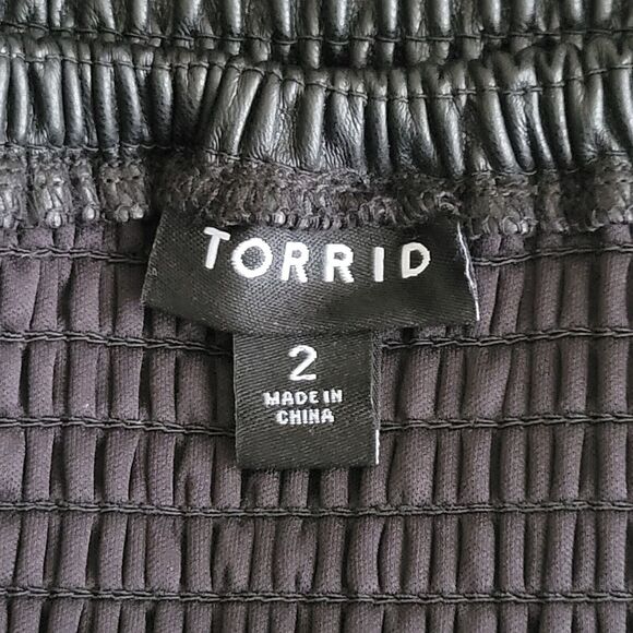 Torrid Women's Black Faux Vegan Leather Smocked Peplum Camisole Tank Plus Sz 2X - Picture 6 of 8